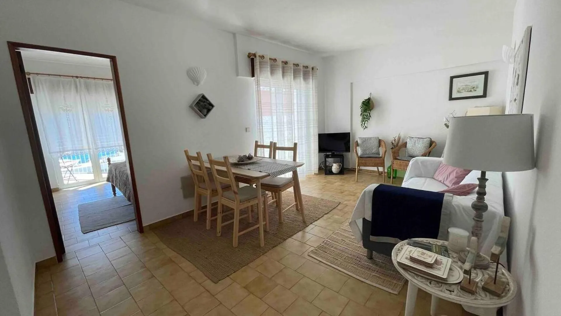 Modern Apartment In Luz With Terrace