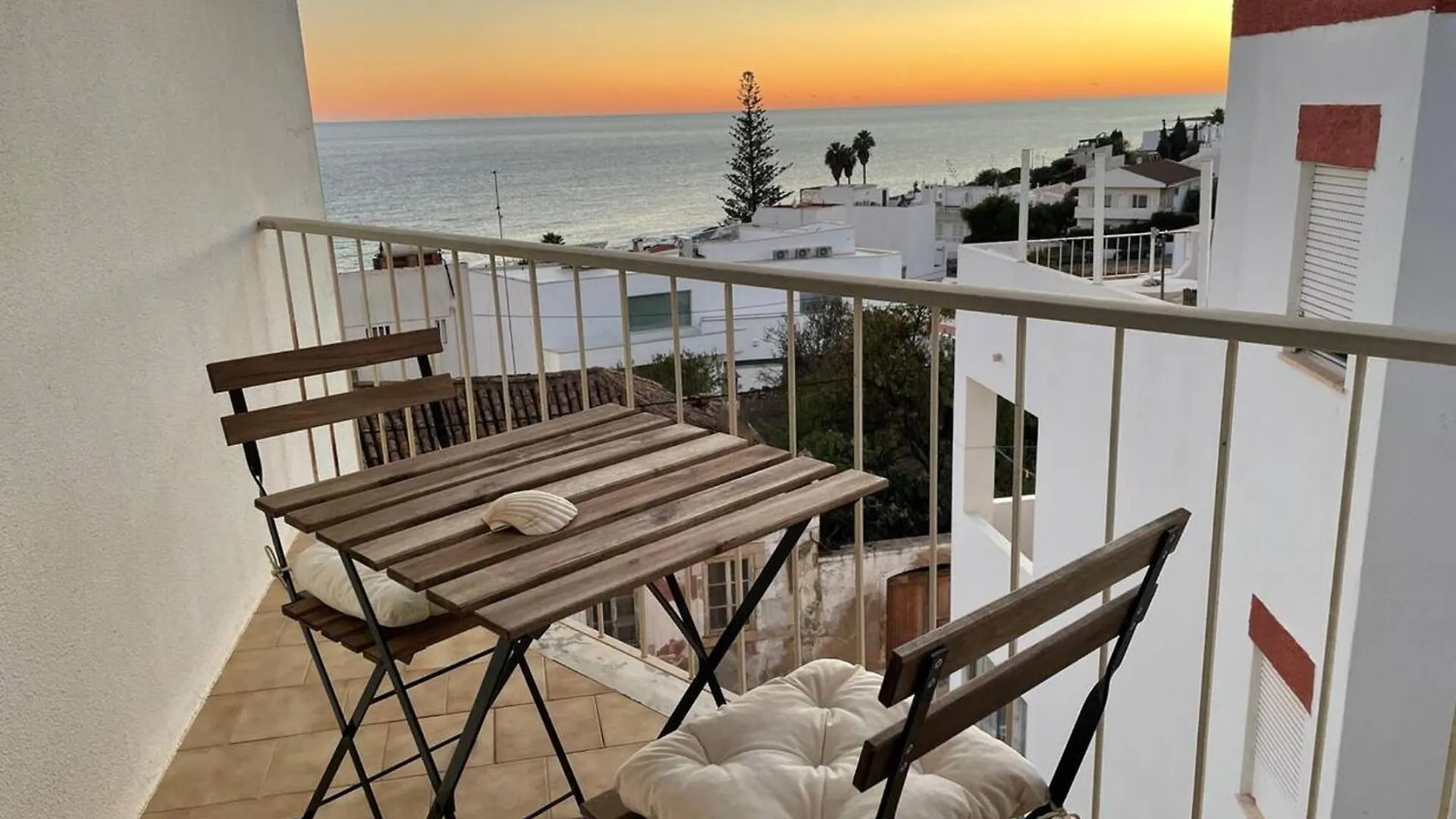 Modern Apartment In Luz With Terrace