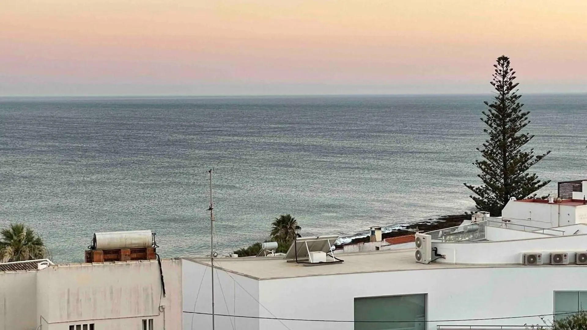 Modern Apartment In Luz With Terrace